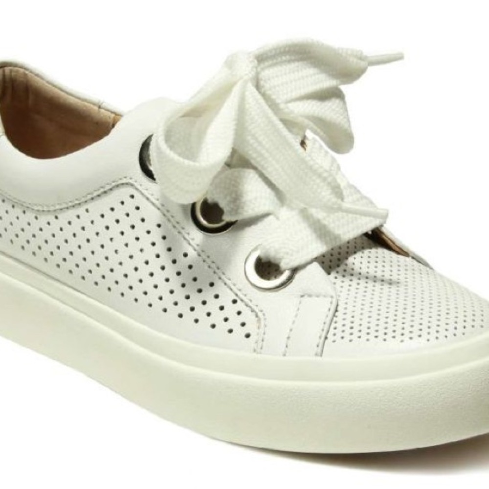 Vaneli Yora Sneaker NWOT Size 8
